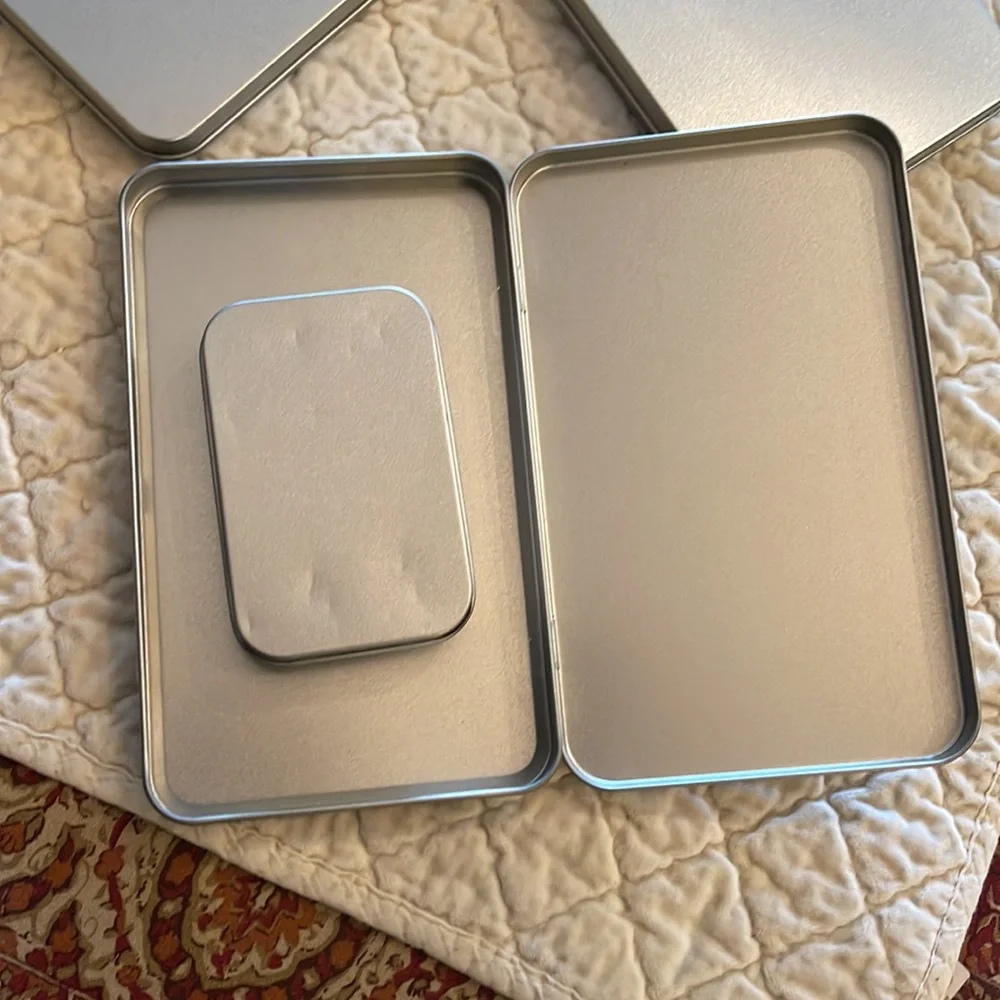 NWOT Large metal magnetic travel tin